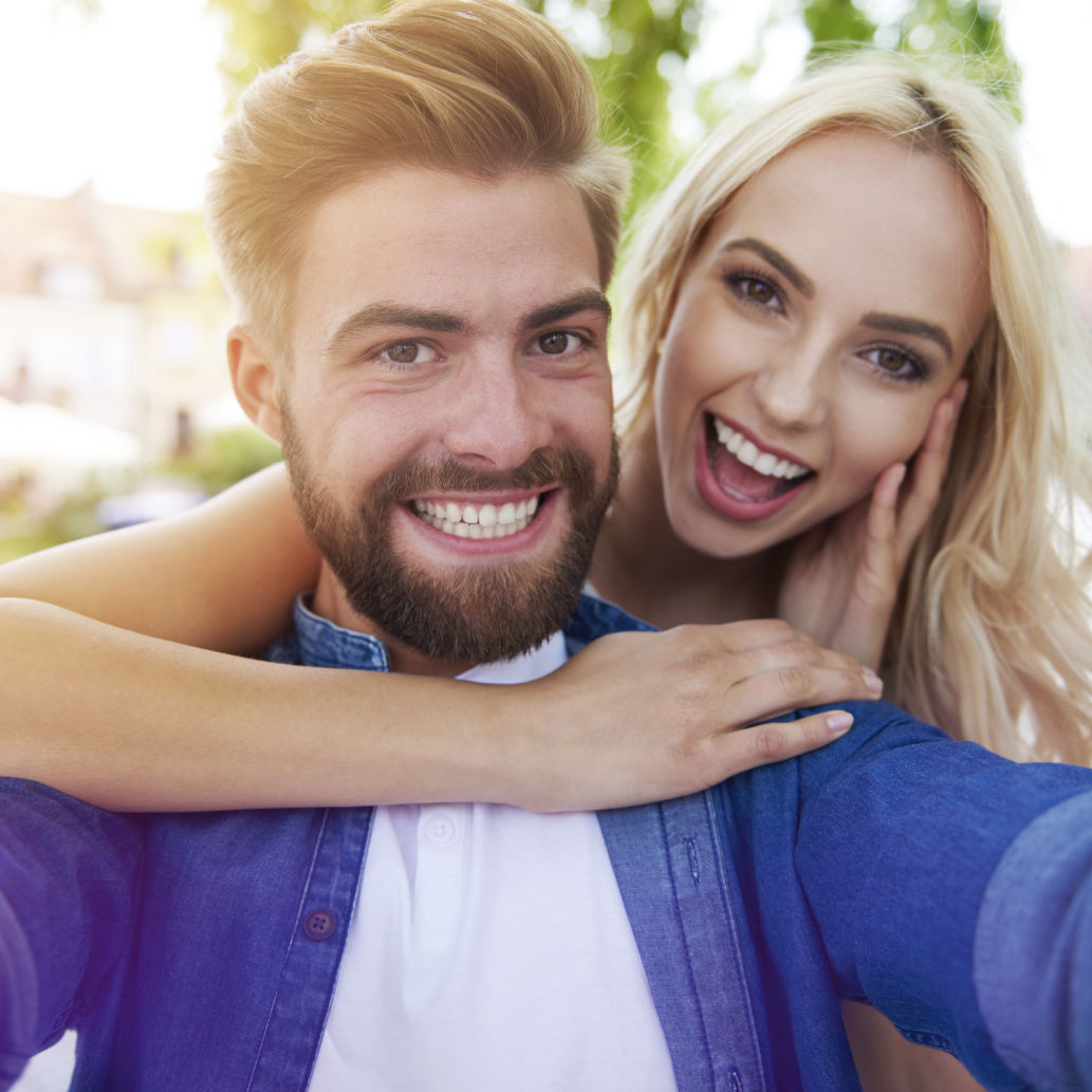 glückliches junges Paar